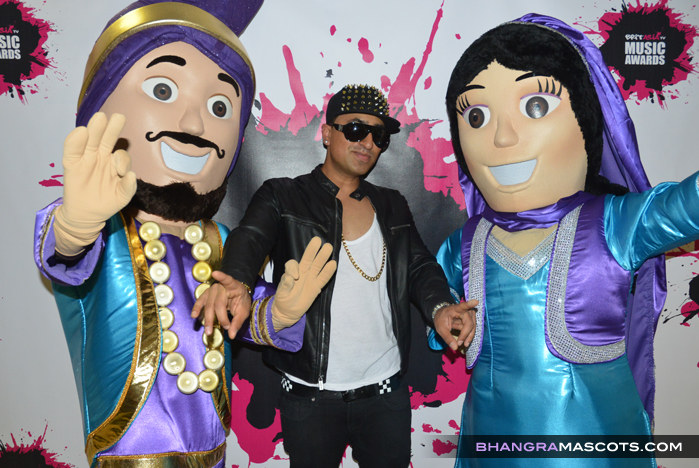 Jeet & Preeto Comedy - Bhangra Mascots - BritAsia TV Music Awards 2014 with Roach Killa